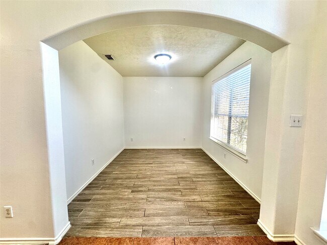 Photo - 14 Harbinger Ct