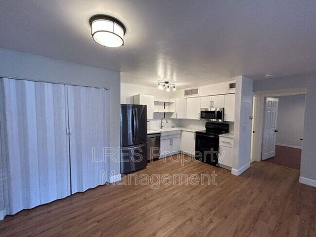 Photo - 365 Forestway Cir