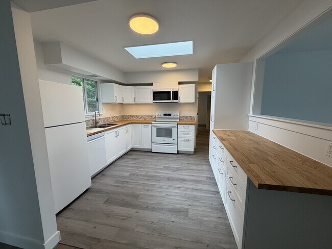 Photo - 667 Sixth St