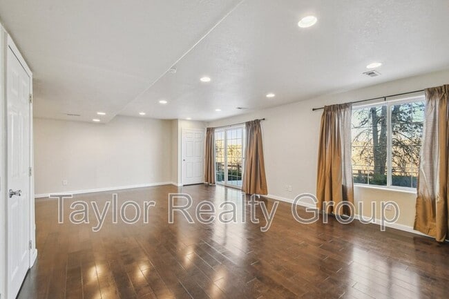 Photo - 22951 E Roxbury Dr