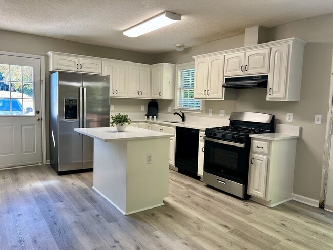 Photo - 301 Stargate Rd