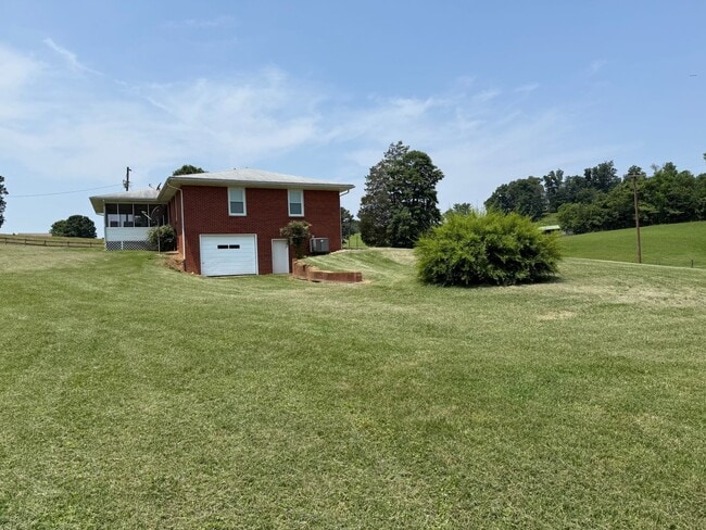 Photo - 2459 Middlesettlements Rd