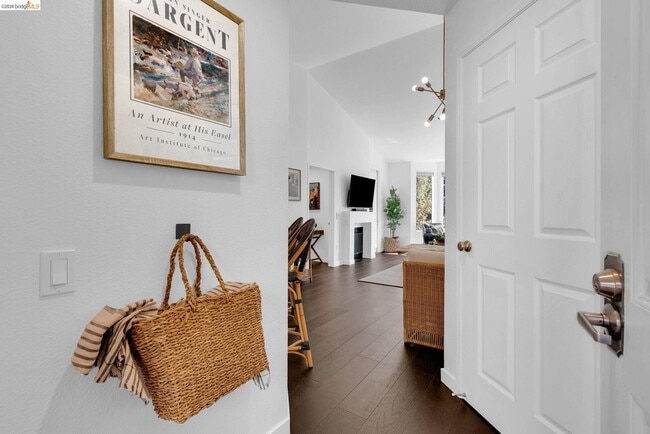 Photo - 180 Caldecott Ln Unidad 314