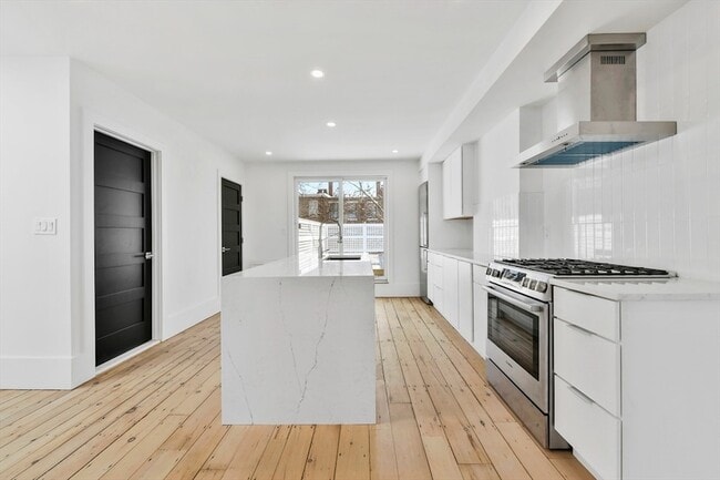 Photo - 31 Pleasant St Unit 3