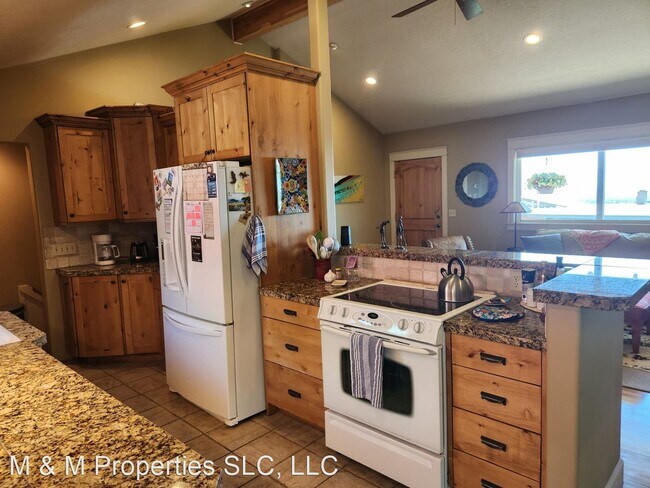 Photo - 3 br, 3 bath House - 3205 S Yosemite Dr