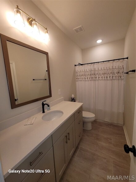 Photo - 229 Lismore Pl