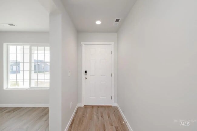 Photo - 812 Strike Eagle St