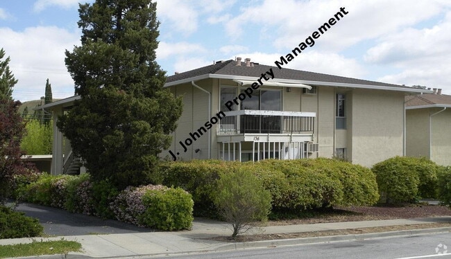 Photo - 2 bedroom 1 bth upper unit Unit D