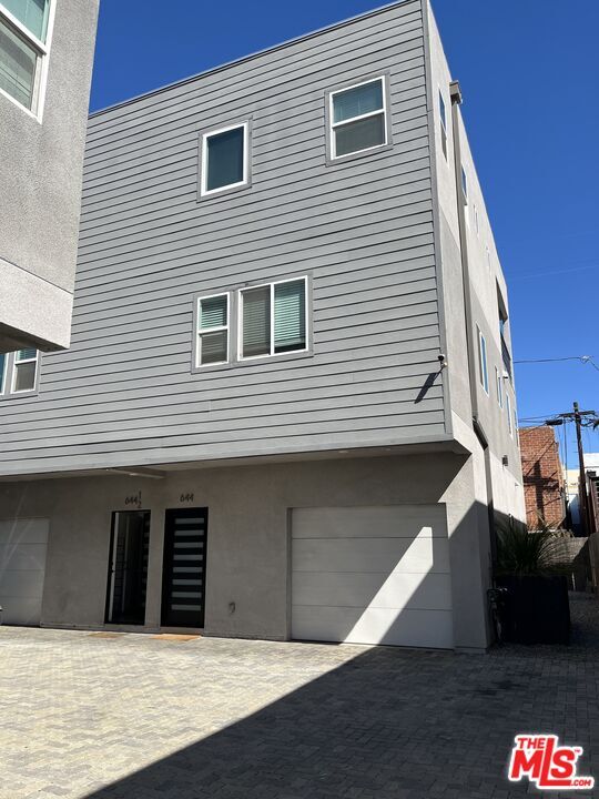 Photo - 644 N Manhattan Pl