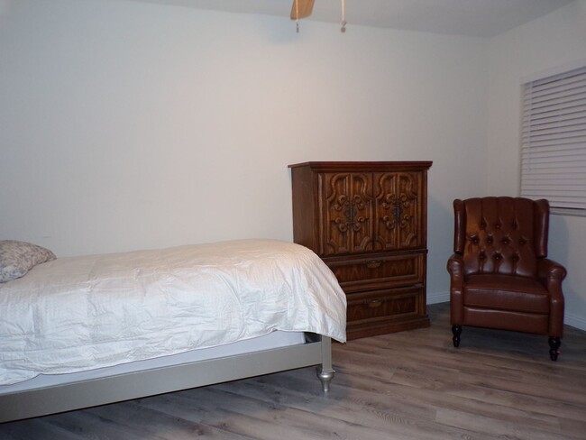 Building Photo - Abbys Room and Co-Living Unit Room #7 with 1 Beds Rental