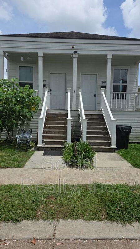 Building Photo - 1905 Montegut St