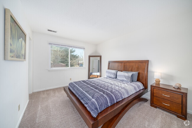 Standard 2BR, 1.5BA - 850SF - Primary Bedroom