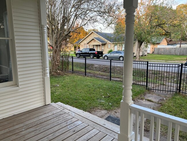 Photo - 875 N 4th St