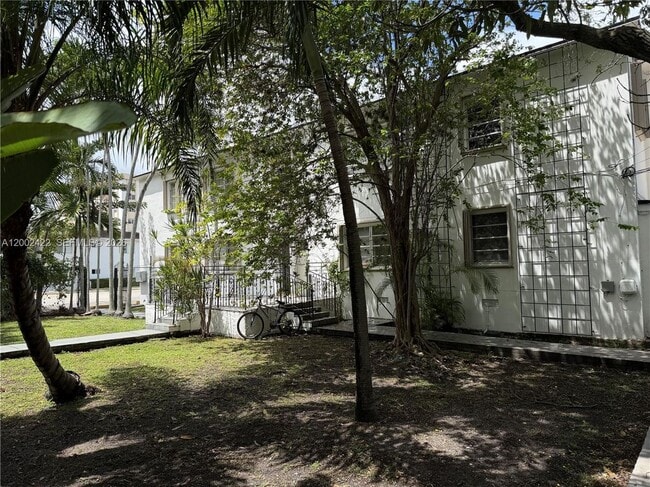 Building Photo - 1421 SW 37th Ave