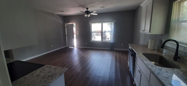 Photo - 407 E Academy Ave
