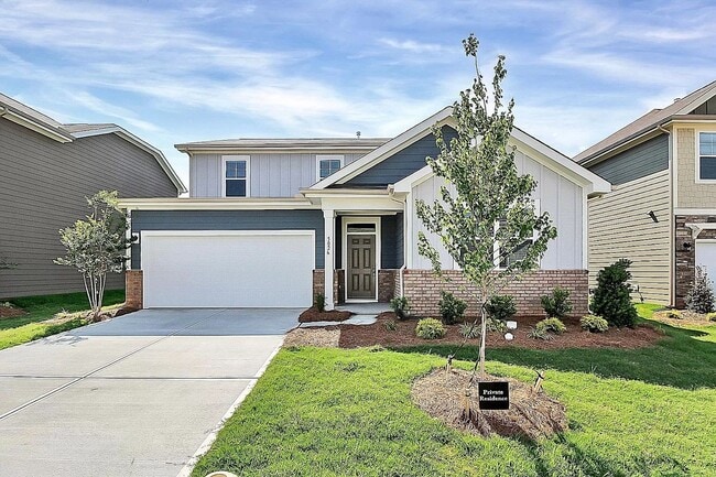 Building Photo - Home with 4 bedrooms, 3 full baths Fence in Yard