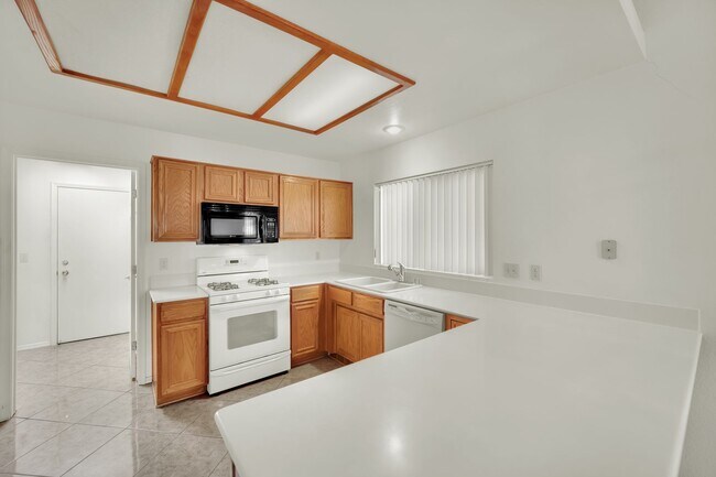 Photo - A Must See!!! Beautiful 2/2 home!!! Summerlin!!