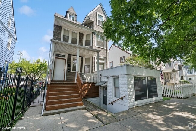 Building Photo - 2144 W Montrose Ave Unit 2 Rental