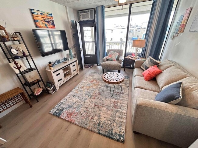 Photo - 9415 Pacific Ave