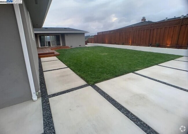 Building Photo - 2330 Harborview Dr Rental