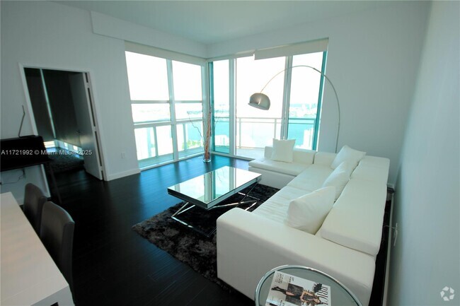 Building Photo - 950 Brickell Bay Dr Unit 5310 Rental