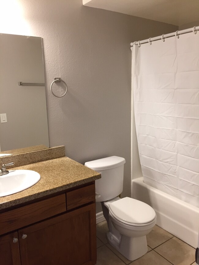 Photo - 8735 Variel Ave Unidad 104 Rental