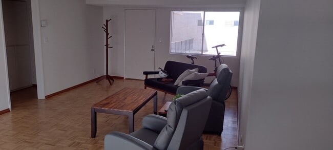 Photo - 528 N Jackson St Unidad 203