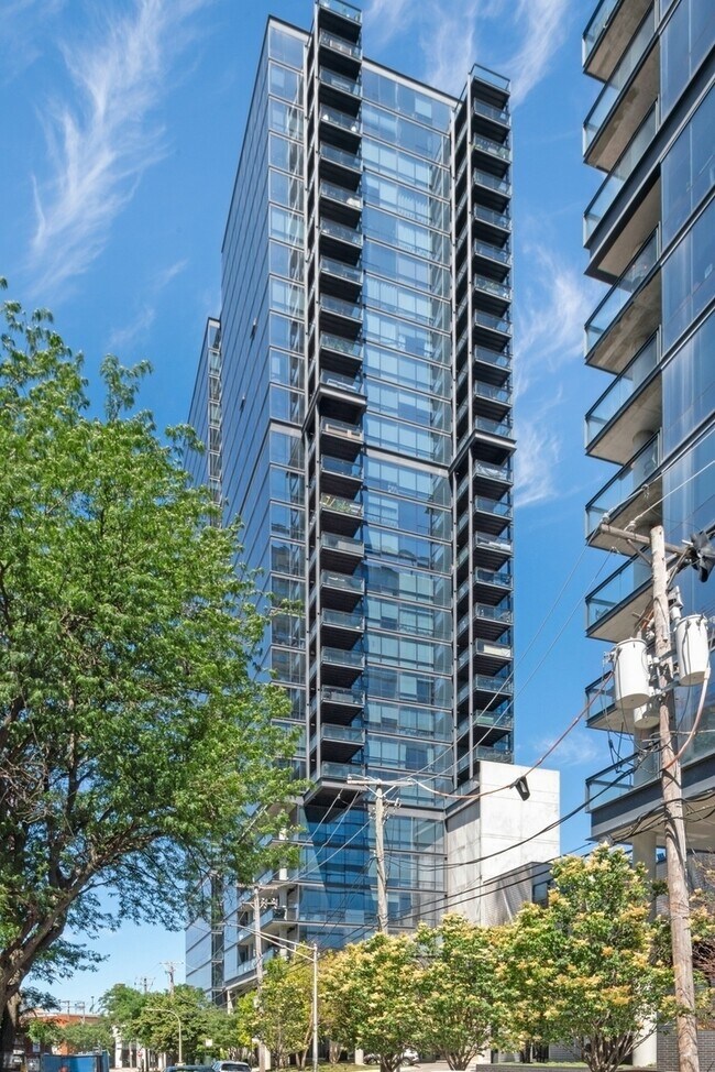 Building Photo - 860 W Blackhawk St Rental