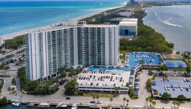 Photo - 100 Bayview Dr Unidad PH29 Rental