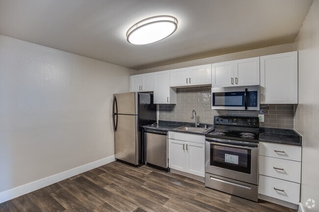 1 BR, 1 BA - 600 SF; Kensington