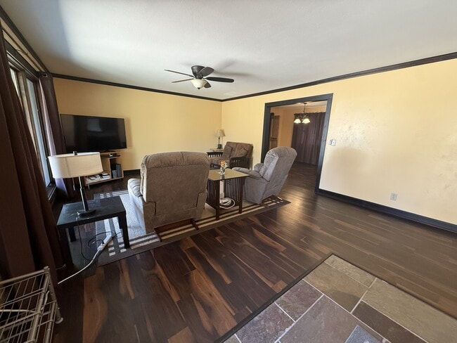 Building Photo - 115 S Ridge Dr