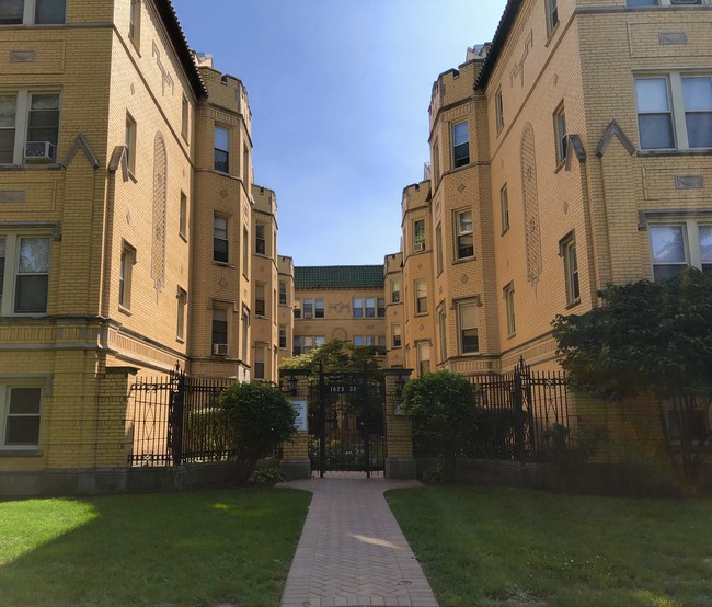 Photo - 1623-1633 West Lunt Avenue