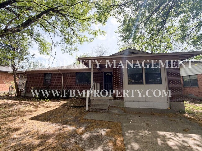 Photo - 118 Brazos St