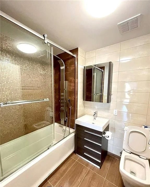 Photo - 8629 Bay Pkwy