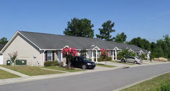 Carlisle Village Townhomes - Carlisle Village