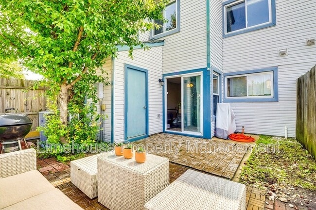 Photo - 749 Quesnel Dr