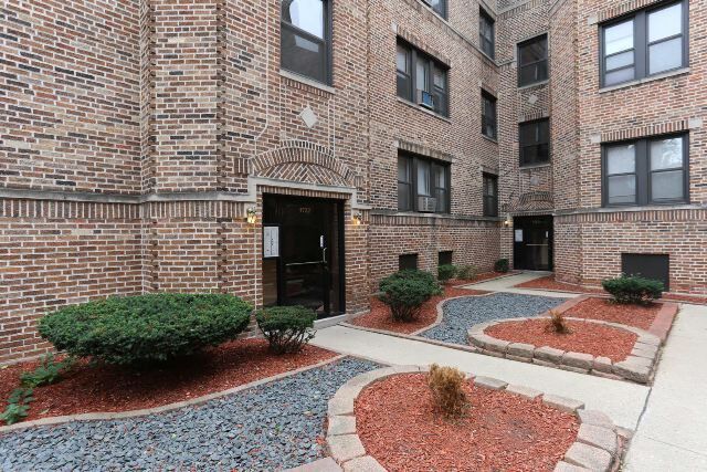 Photo - 3725 N Pine Grove Ave Condo Unit E2