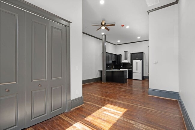 Building Photo - 719 Bank St NW Unit 719 Bank St –  3