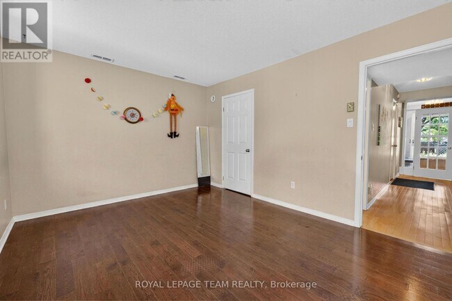 Photo - 2086 Carling Ave