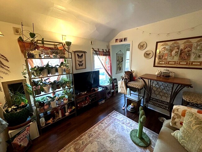 Photo - 195 Oneida St Unit 4