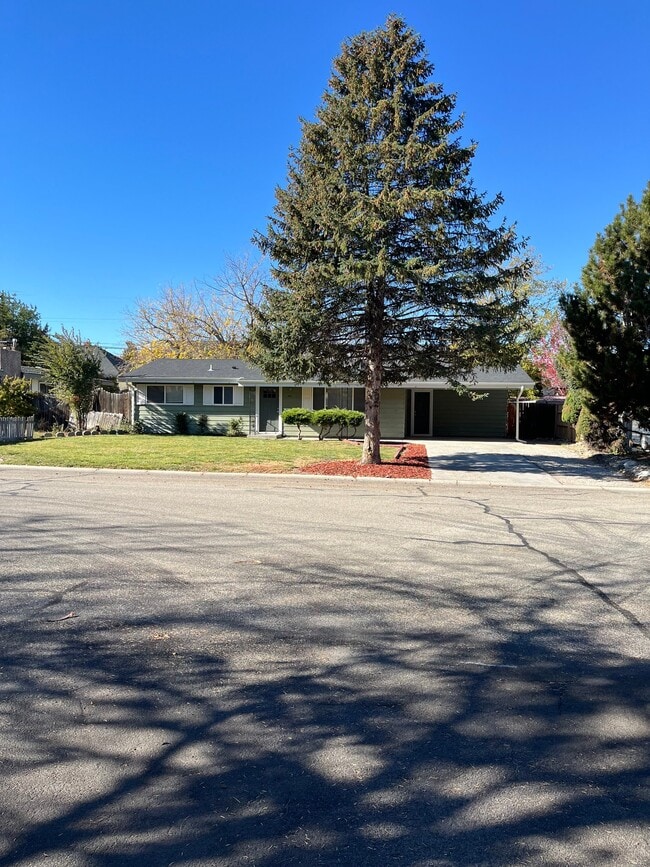 Building Photo - 601 Franklin Park Dr