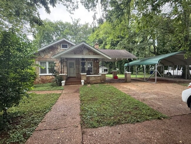Photo - 2415 Virginia Blvd NW