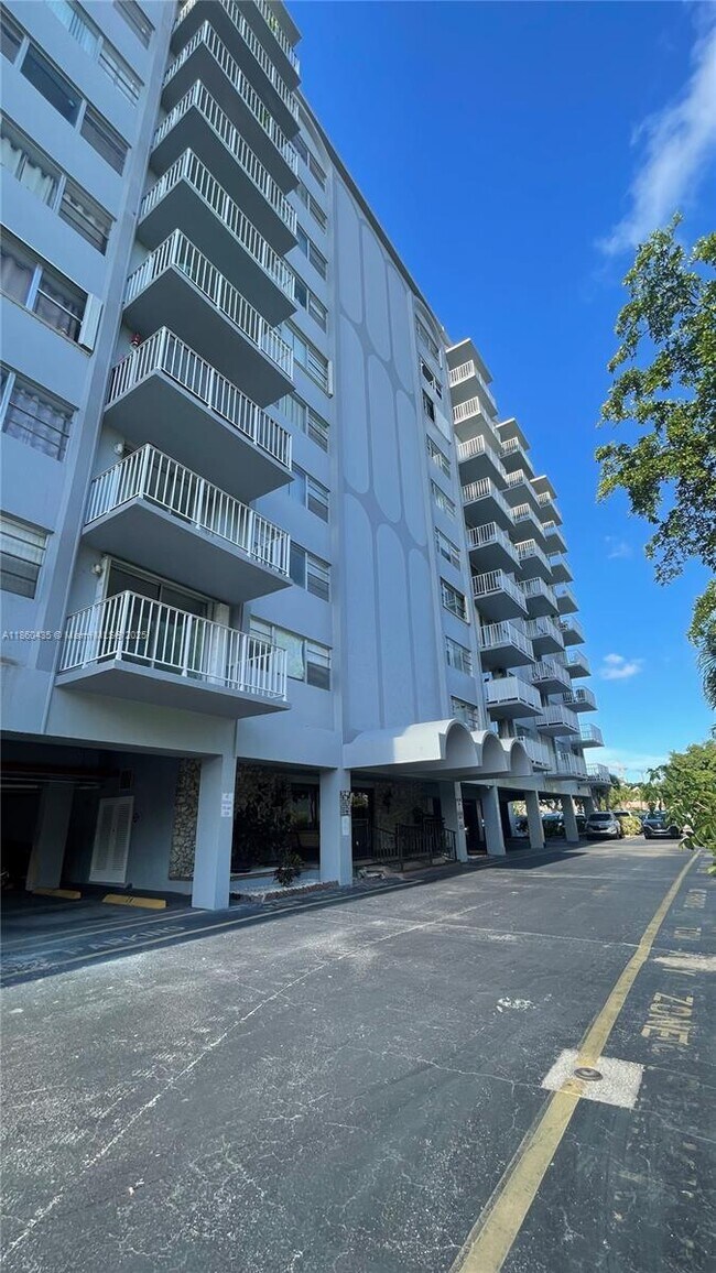 Photo - 1470 NE 125th Terrace Unidad 205