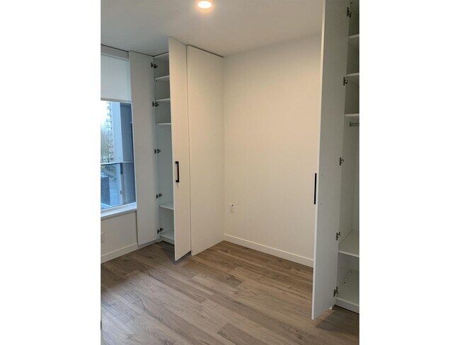 13428-13105 105 Ave Unit 512