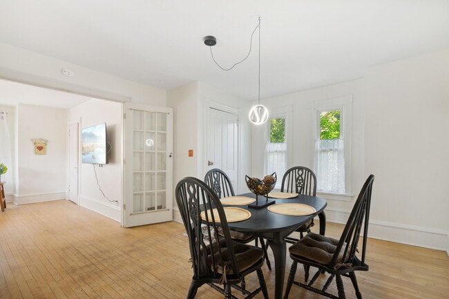 Photo - 915 24th Ave S