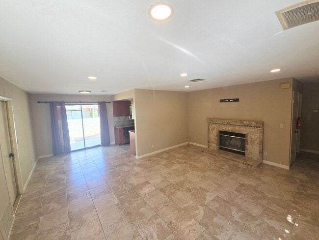 Building Photo - 616 W Graaf Ave