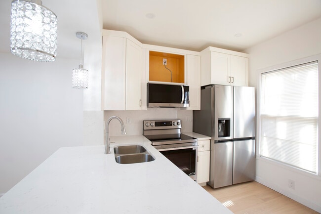 Building Photo - 1609 Deford Bailey Ave