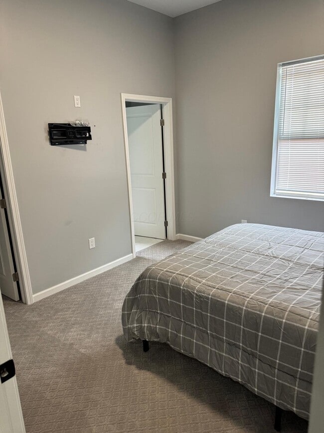 Photo - 462 S Hampton Rd