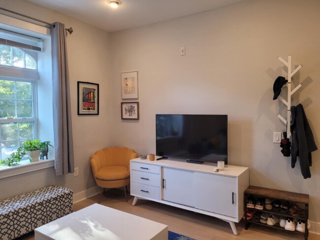 Photo - 3529 14th St NW Unidad 1