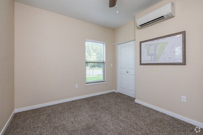 2BR, 2BA - 761 SF